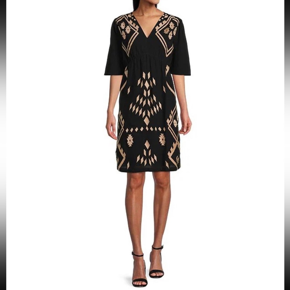 Super pretty, lighweight Vneck dress.